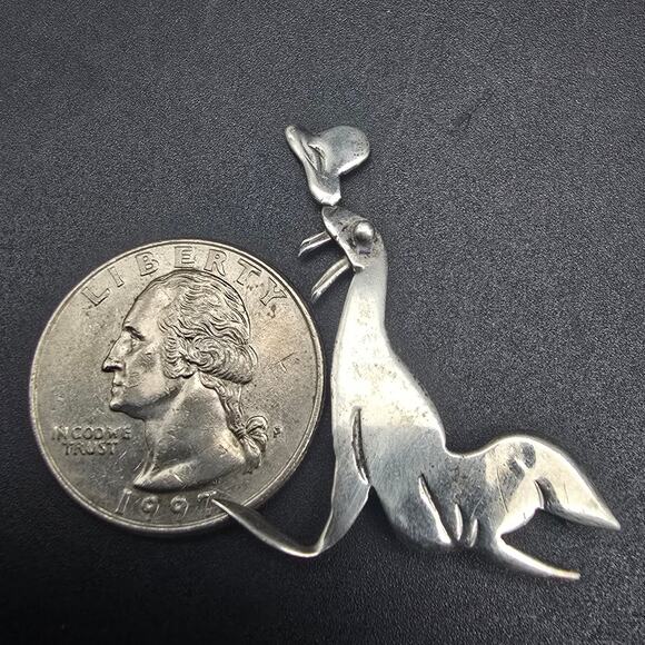 M des C Sterling Silver Seal Brooch Hat Trick Vintage - Picture 2 of 7